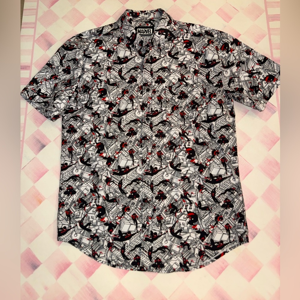 RSVLTS MARVEL SPIDER MAN SHIRT SIZE LARGE